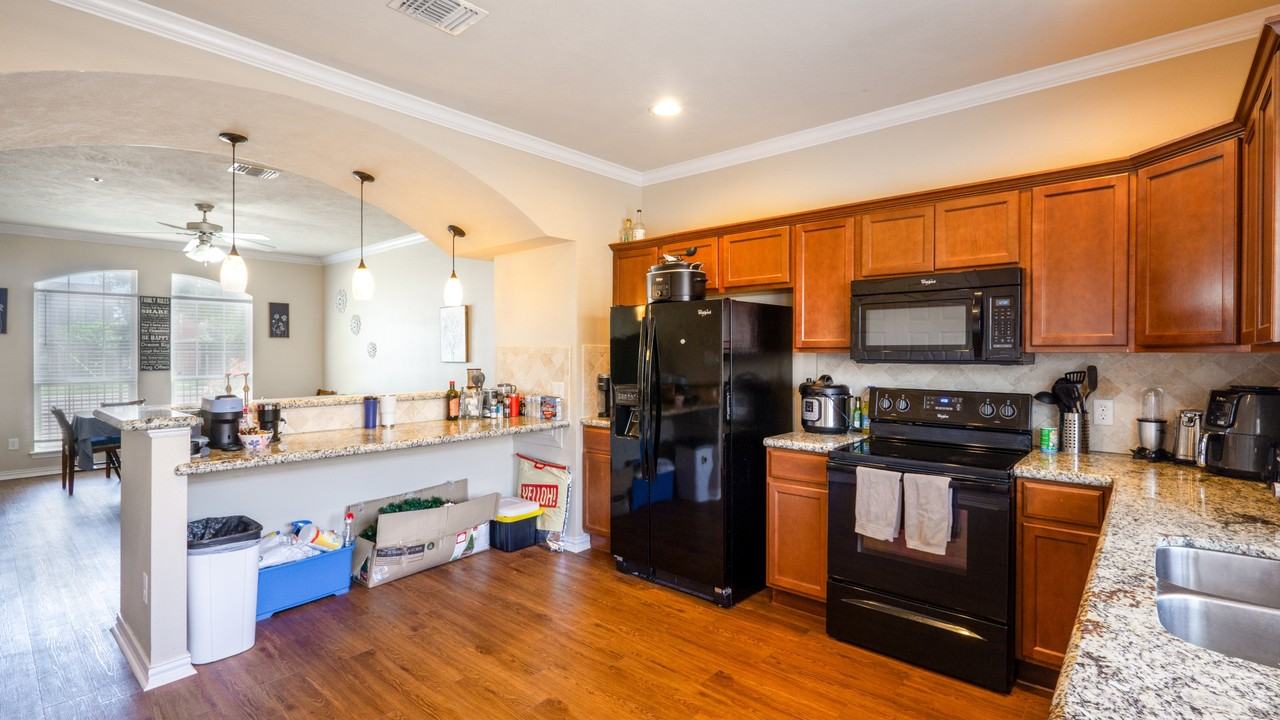 1198 Jones St #1 - Photo 4 of 18