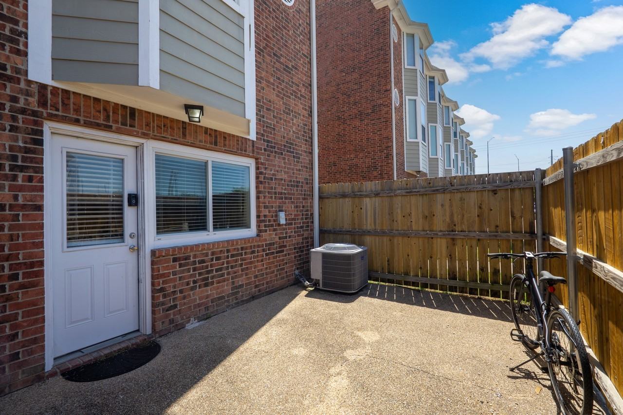 1198 Jones St #1 - Photo 7 of 18