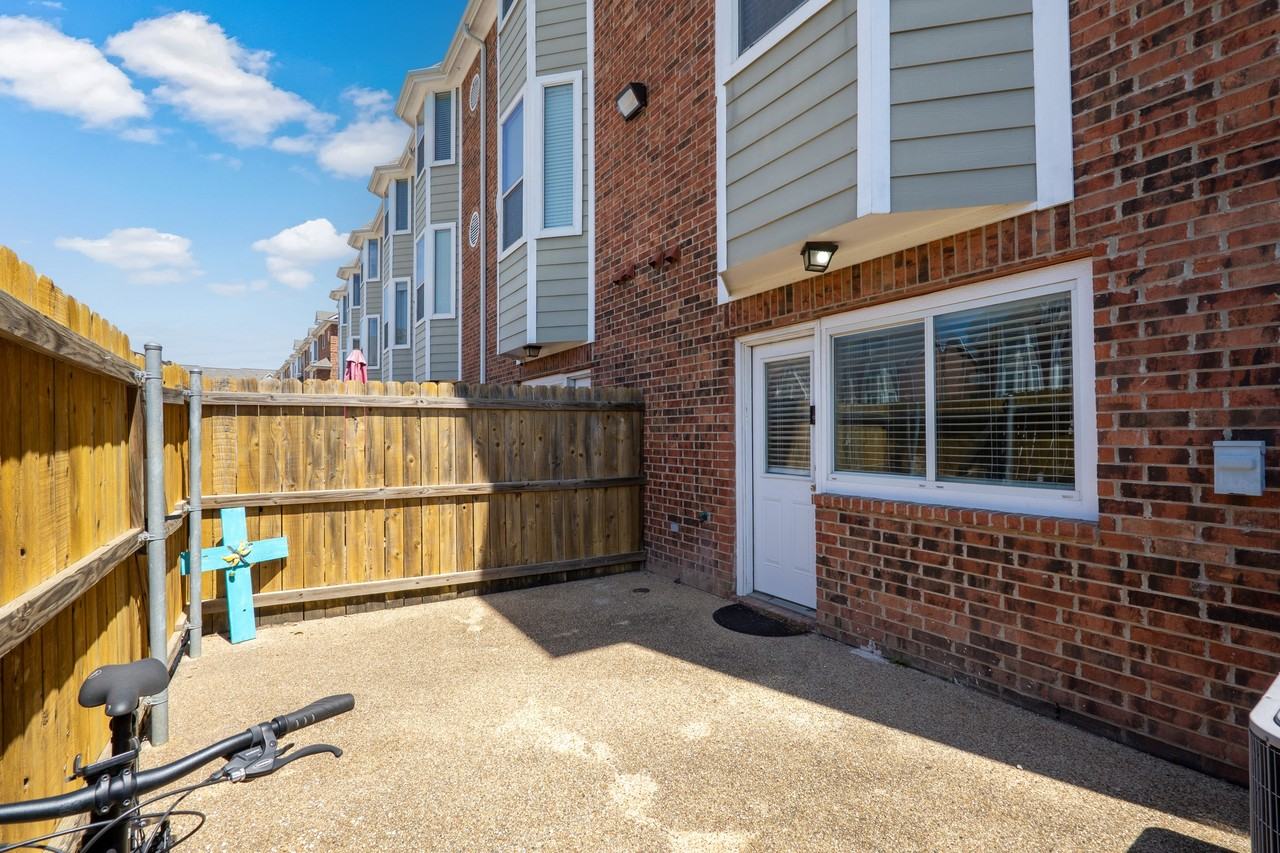 1198 Jones St #1 - Photo 7 of 18