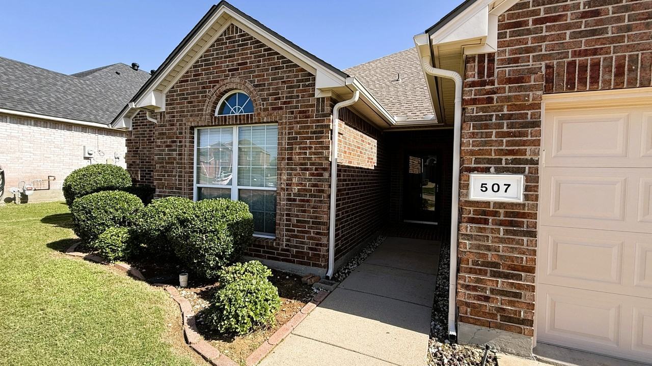 507 Mesa Ridge Ct - Photo 3 of 31