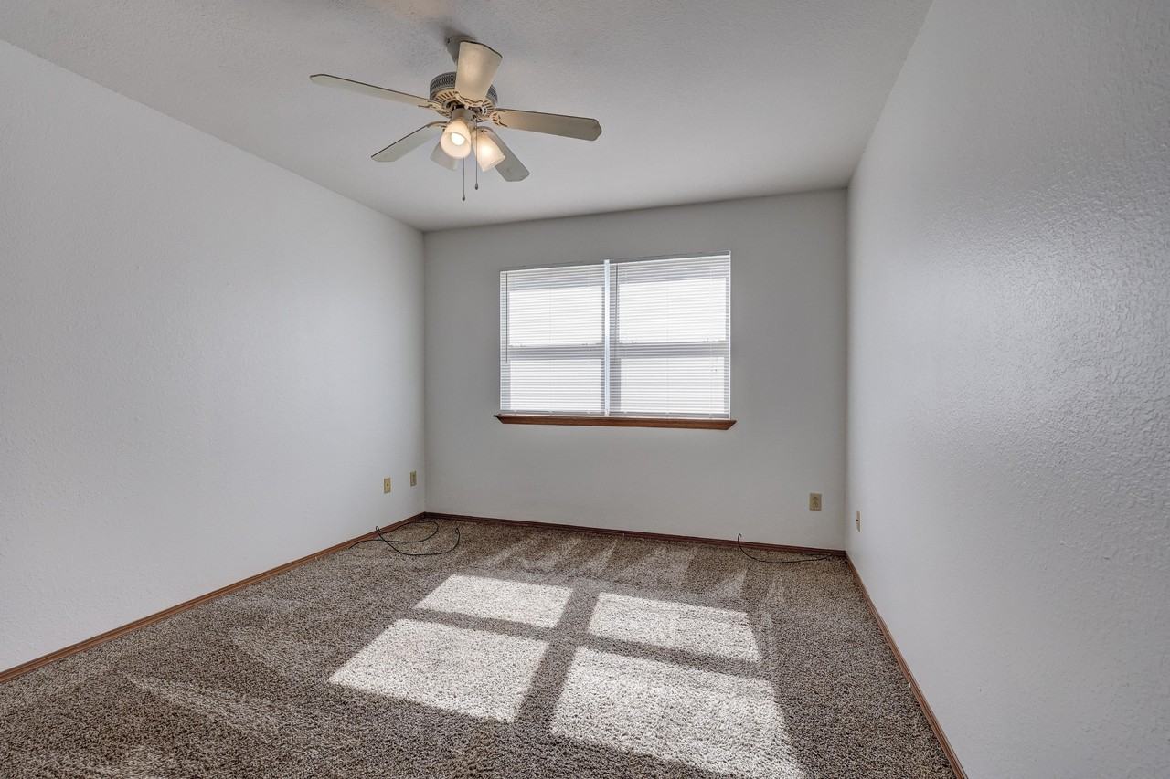 627 S Walker St Apt A #1 - Photo 2 of 27