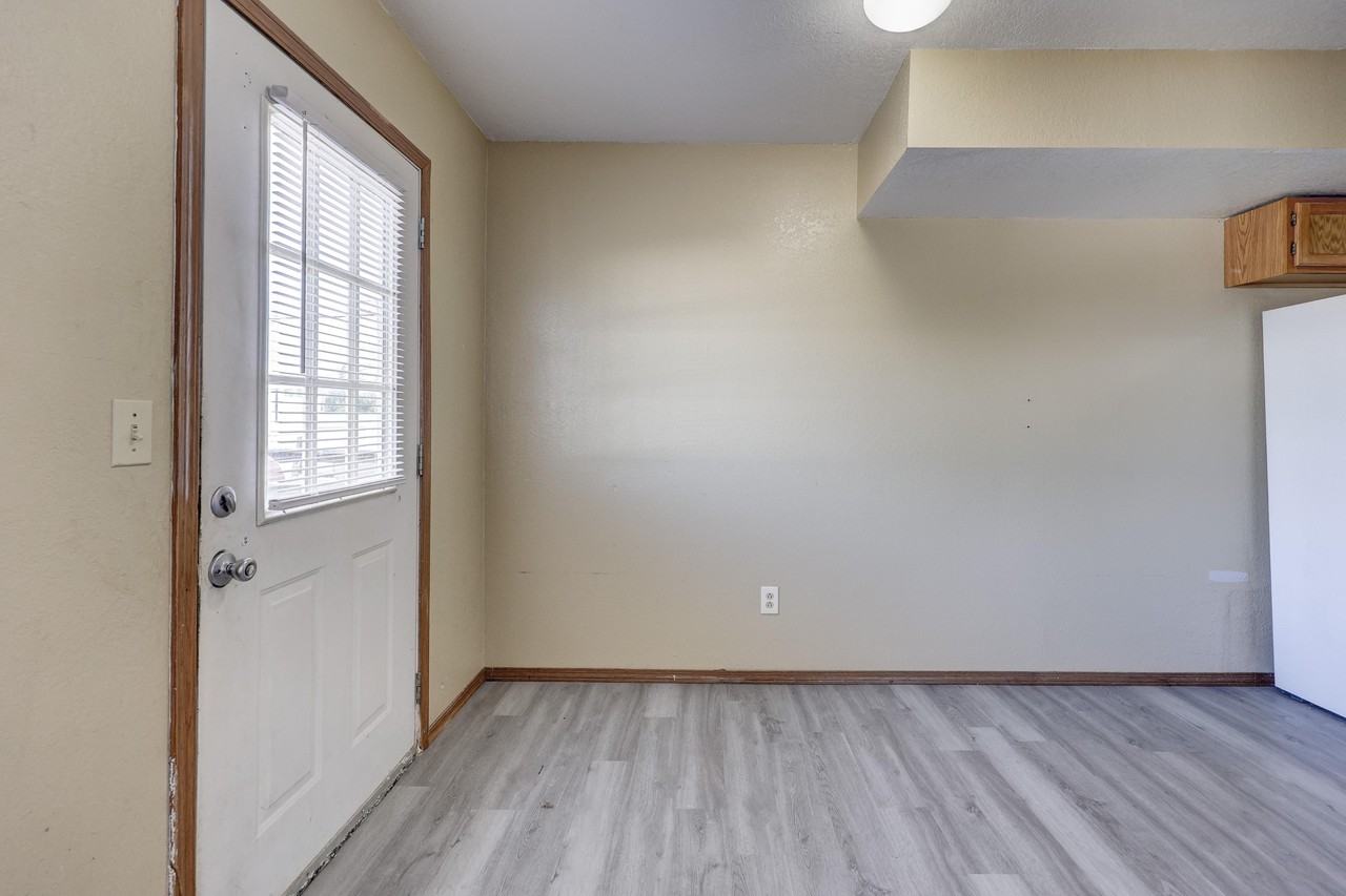 627 S Walker St Apt A #1 - Photo 3 of 27