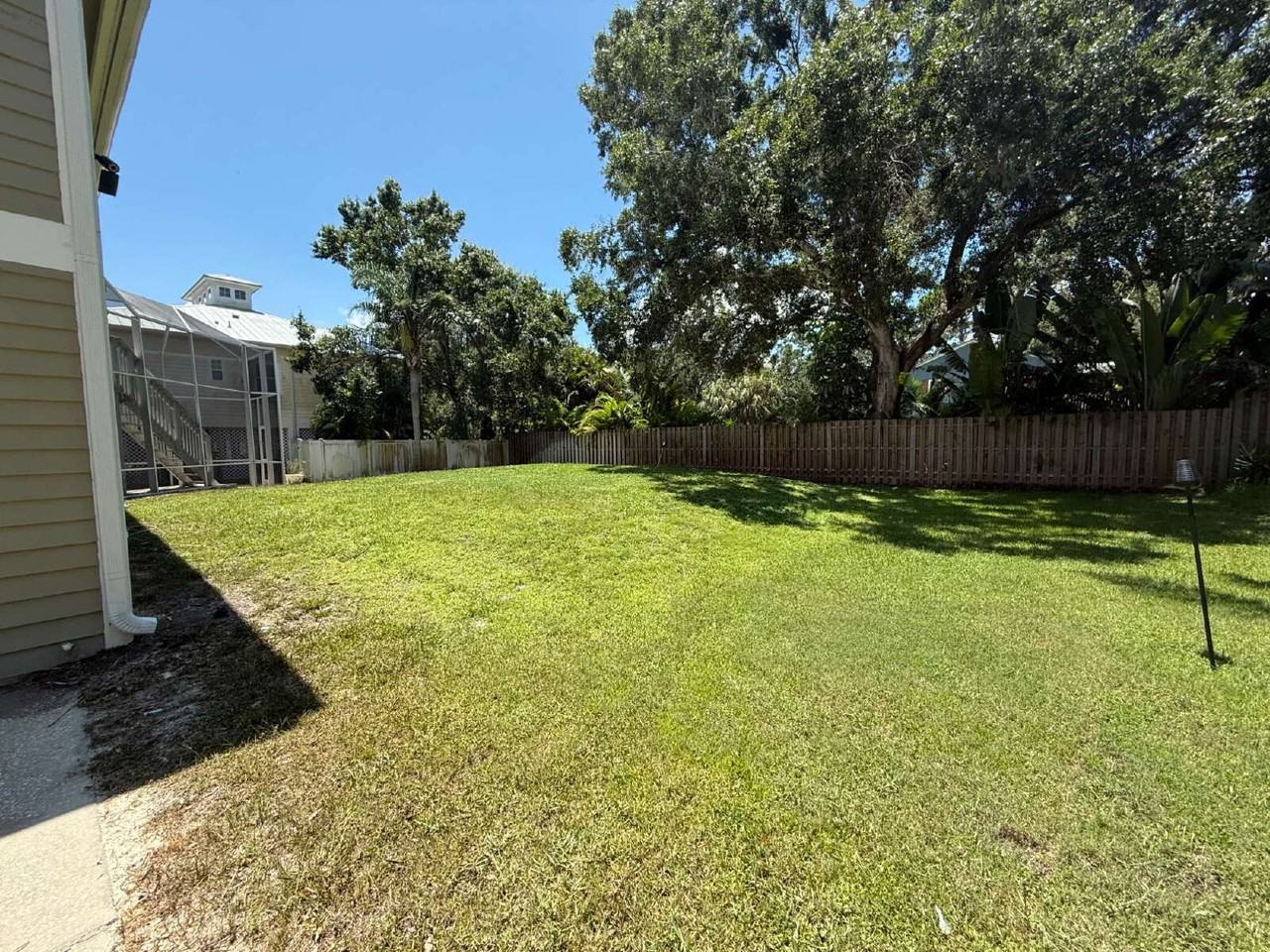 7808 Bay Dr - Photo 3 of 41