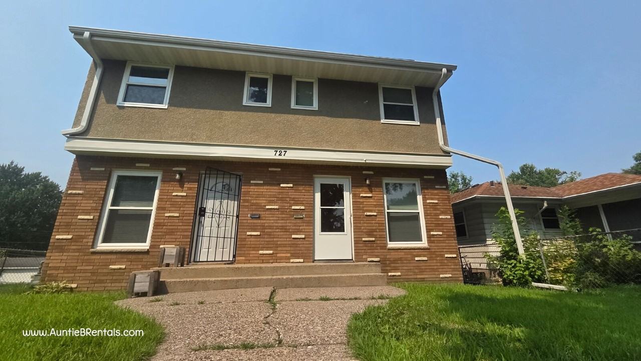 727 Thomas Ave N - Photo 2 of 18