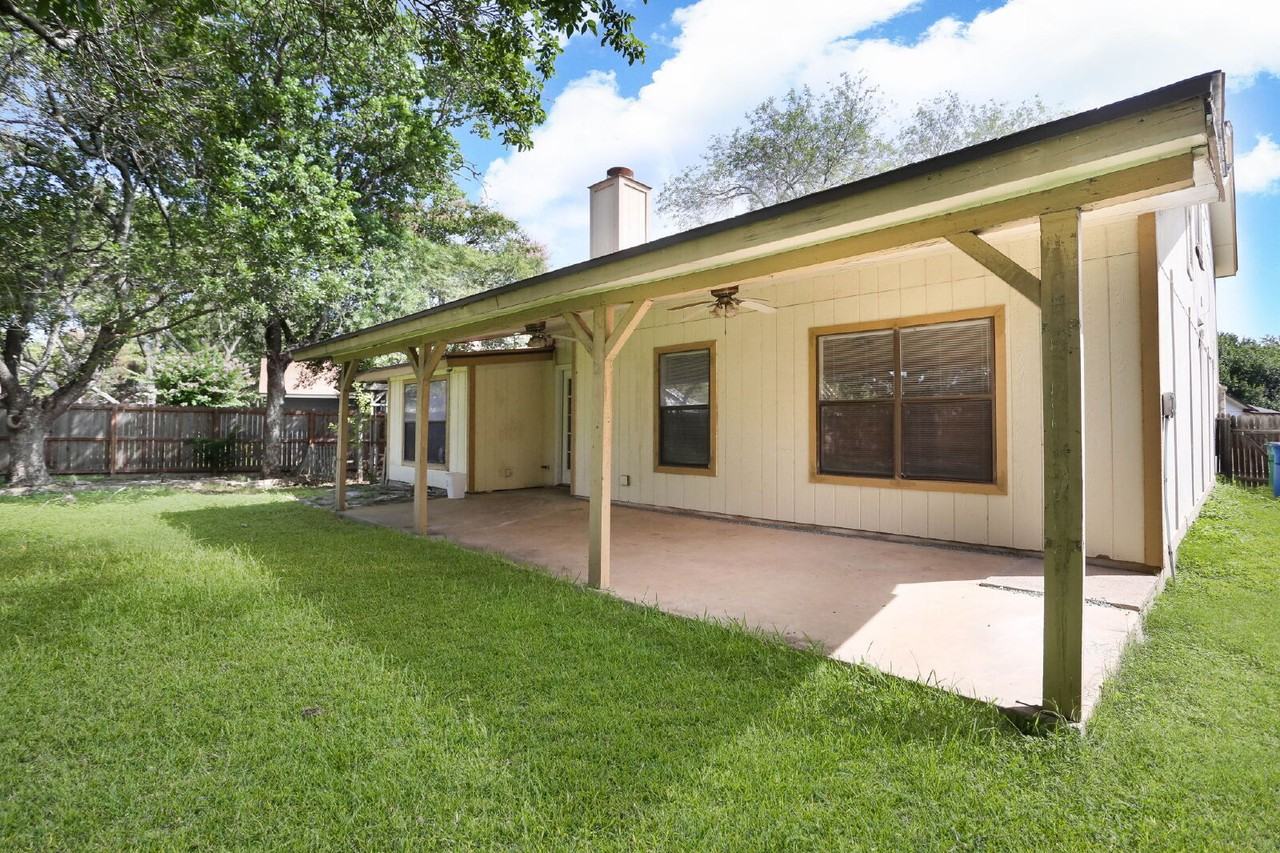 11009 Almond Park - Photo 2 of 37