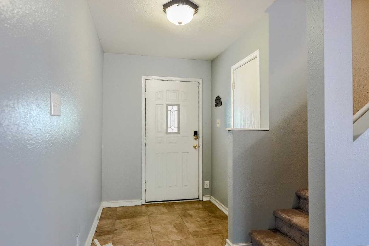 16414 Royal Horse - Photo 3 of 22