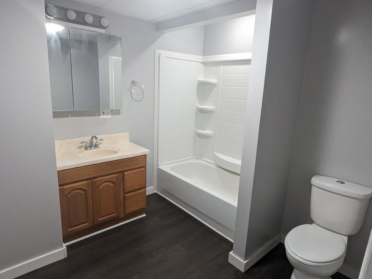 111 Center St - Photo 5 of 14