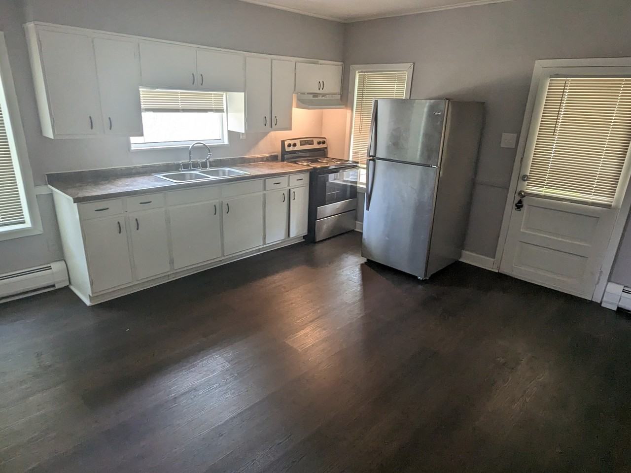 111 Center St - Photo 5 of 14