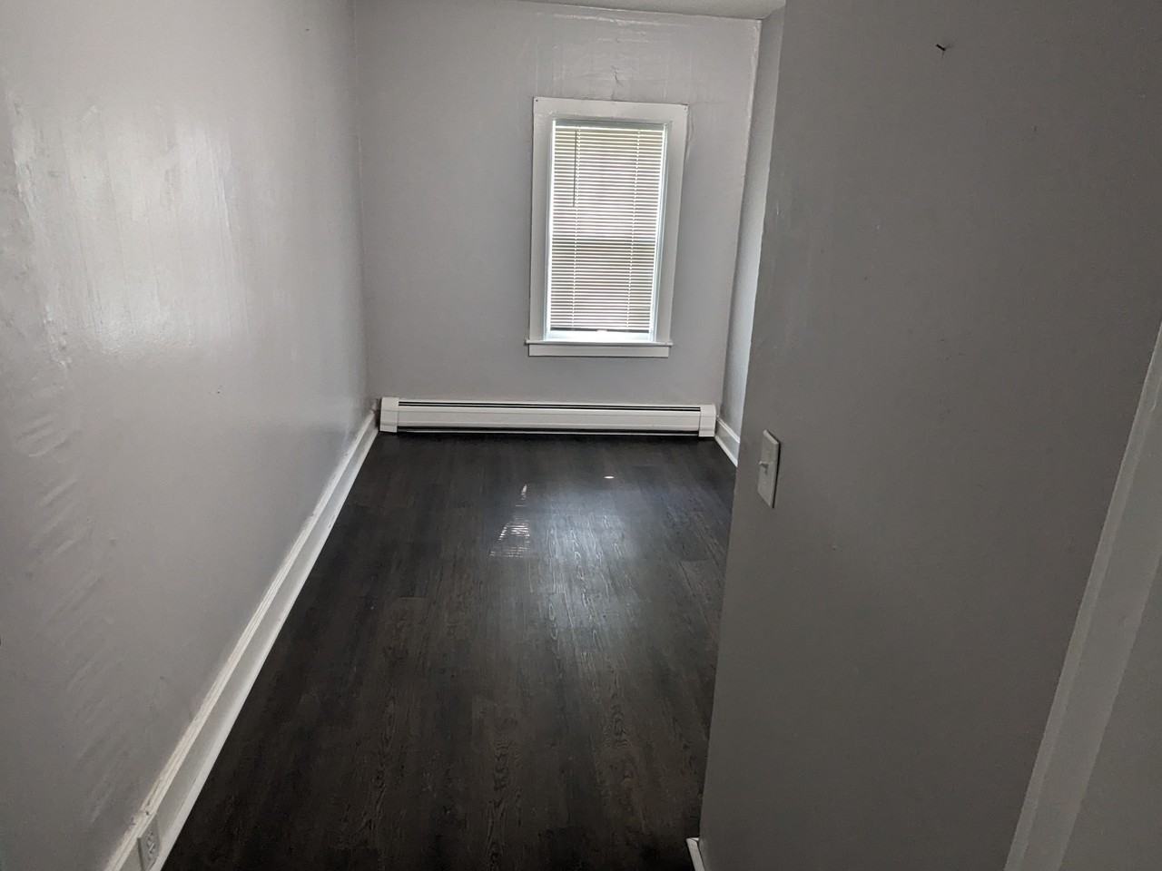 111 Center St - Photo 4 of 14