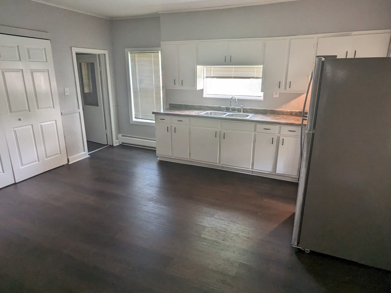 111 Center St - Photo 5 of 14