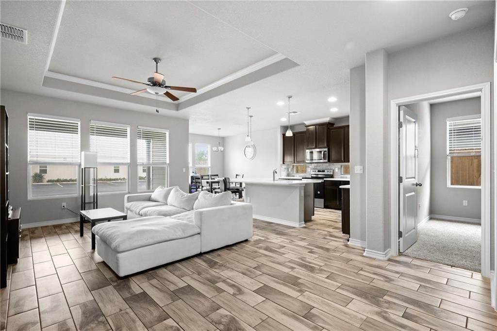 9409 Sedalia Trl - Photo 3 of 10