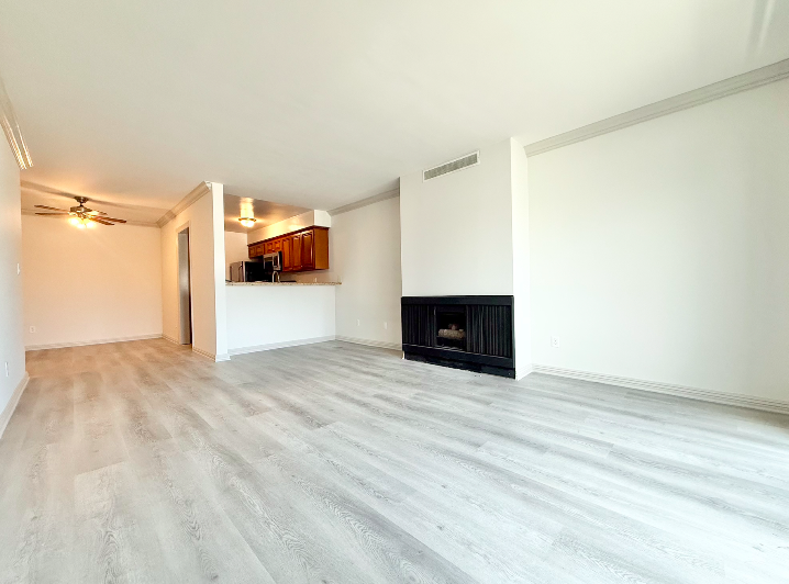 823 3rd St #305 - Photo 2 of 12