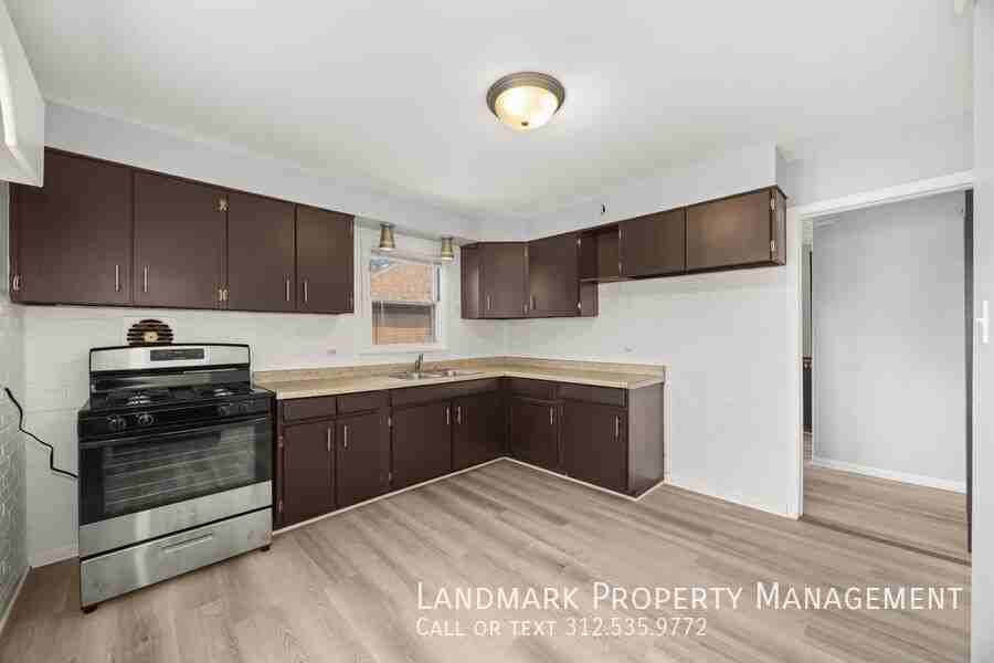 17141 Highland Ave - Photo 2 of 21
