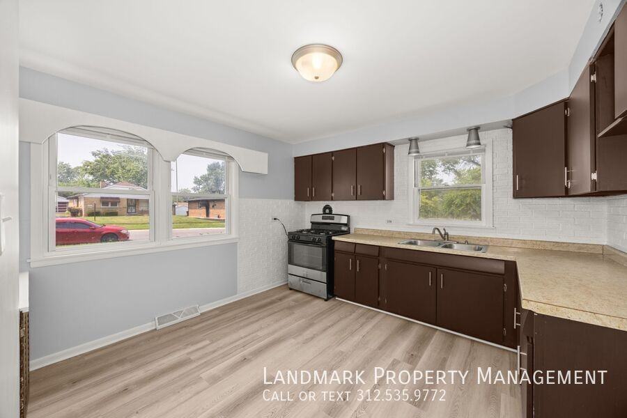 17141 Highland Ave - Photo 3 of 21