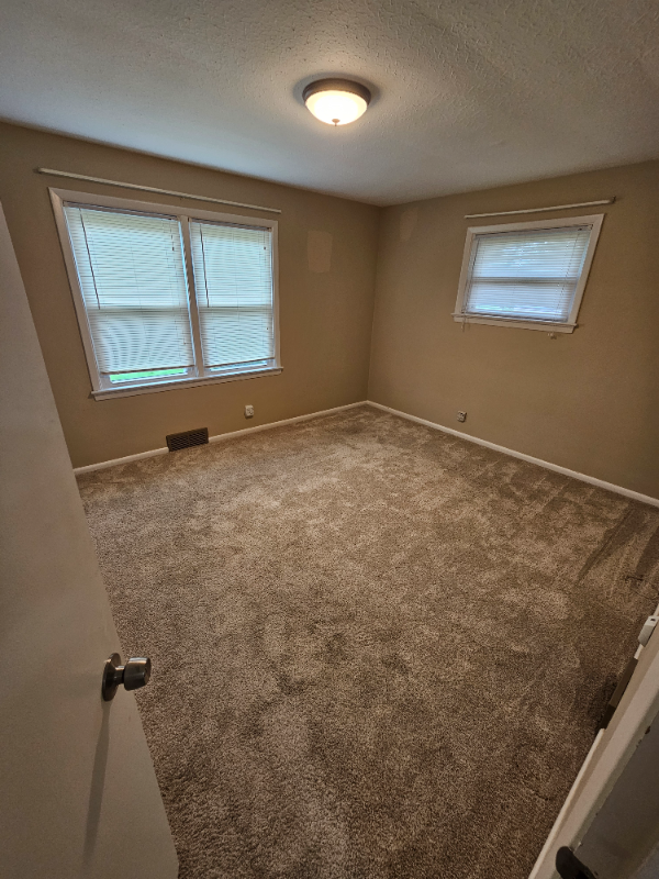 15 Willard Ave - Photo 3 of 20