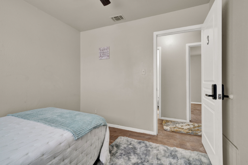 313 Deborah Dr - Photo 2 of 14