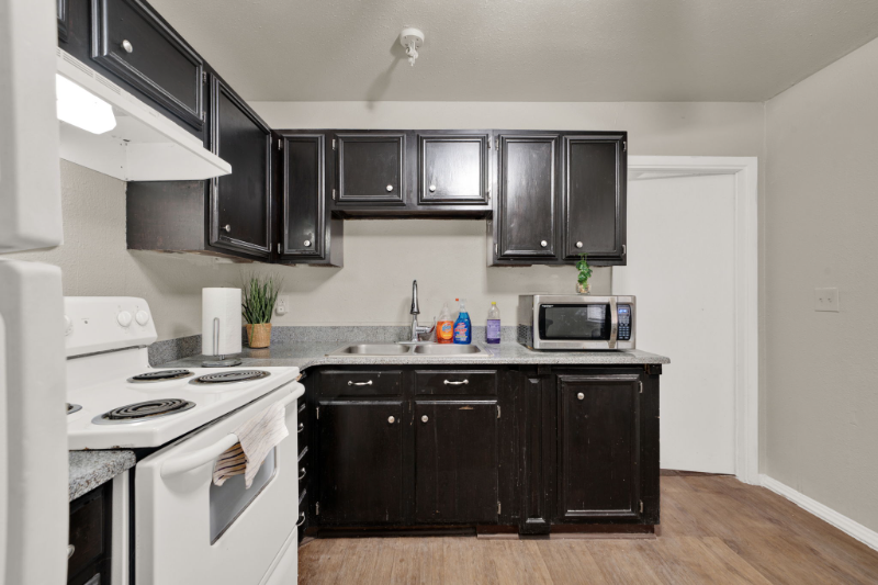 313 Deborah Dr - Photo 6 of 14