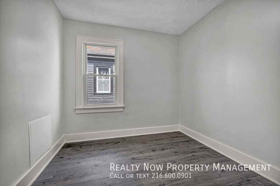 3241 Sycamore Rd #2 - Photo 6 of 17