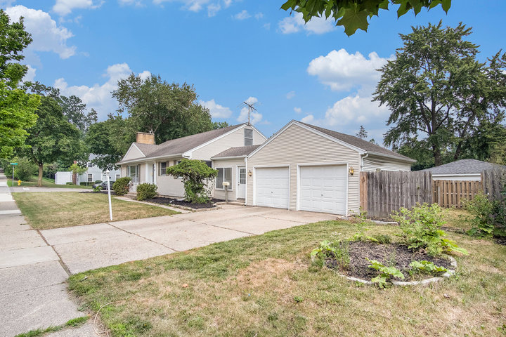 130 Plymouth Ave Ne - Photo 2 of 20