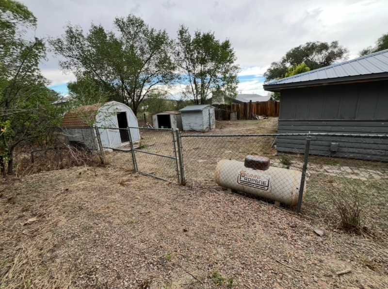 638 S Harless St - Photo 3 of 16