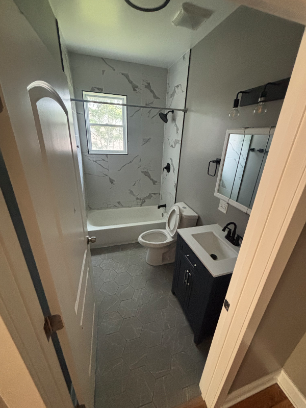 519 W 65th Pl #2 - Photo 3 of 8