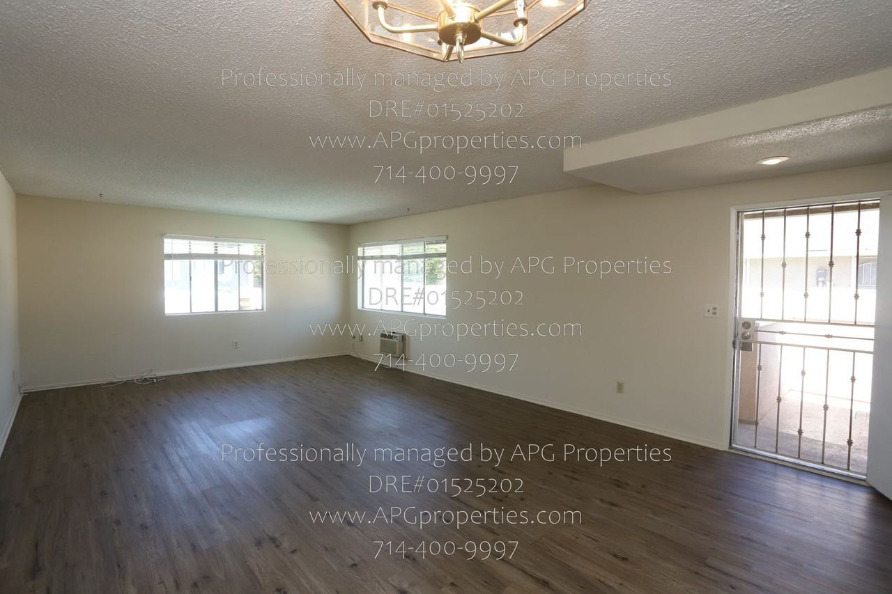 414 North Clark Street #I - Photo 4 of 19