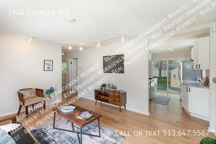 1948 Catalpa Ave - Photo 4 of 14