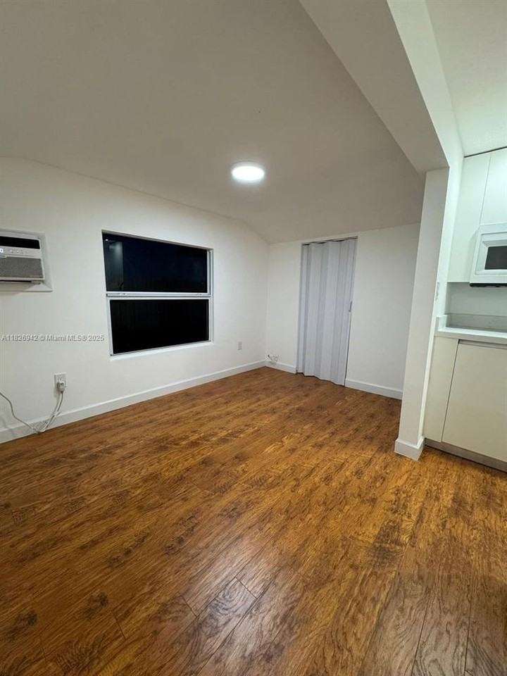 10805 Nw 10th Ave #2-2 - Photo 3 of 8