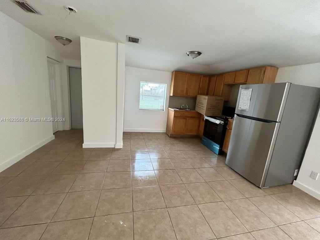 1455 Ne 146th St #BB - Photo 2 of 7