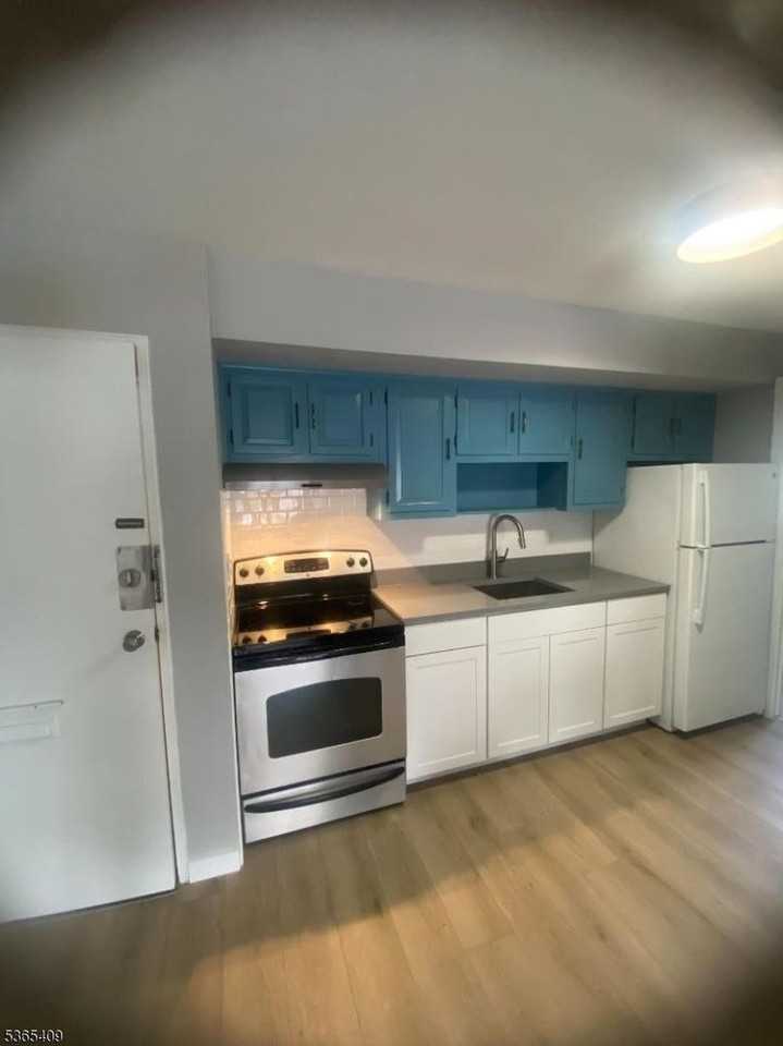 22 Jackson Ave #1-1 - Photo 2 of 7