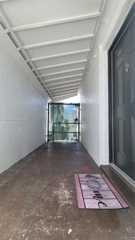1335 Sw 8th St #2-2 - Photo 3 of 12