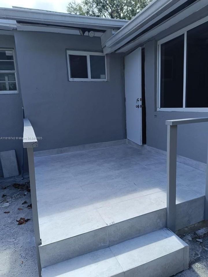 1857 Sw 4th St #3-3 - Photo 2 of 10