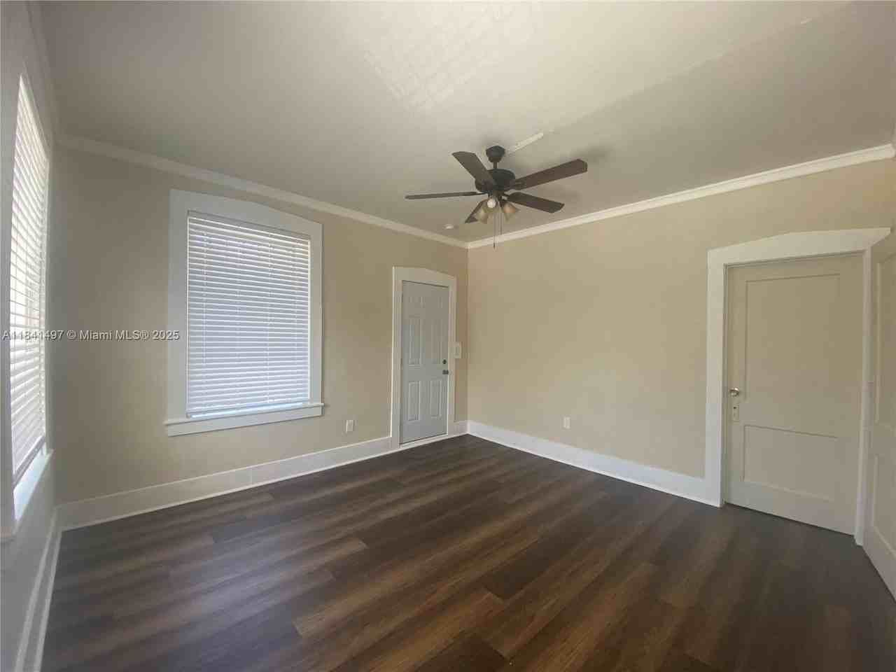 371 Nw 3rd St #1-1 - Photo 2 of 9