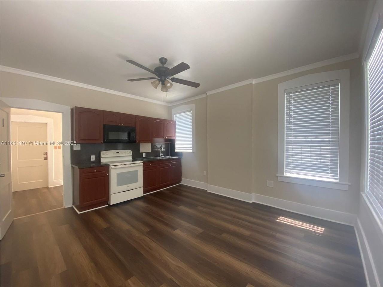 371 Nw 3rd St #1-1 - Photo 3 of 9