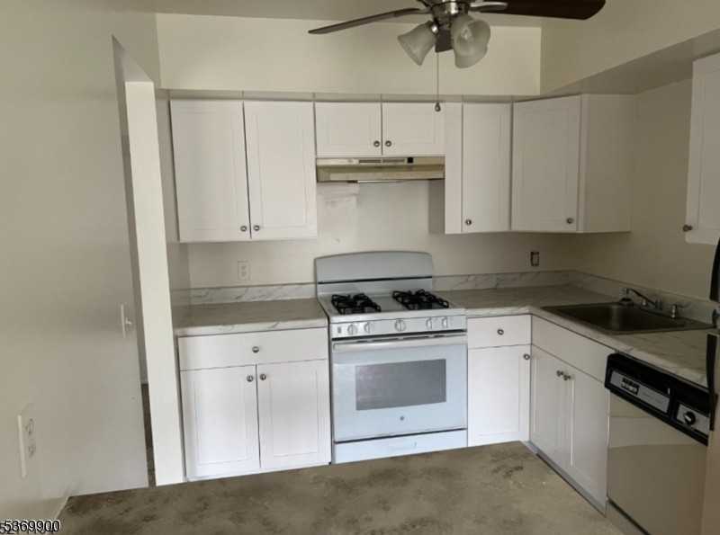 409 Spruce Hills Dr #409 - Photo 2 of 4