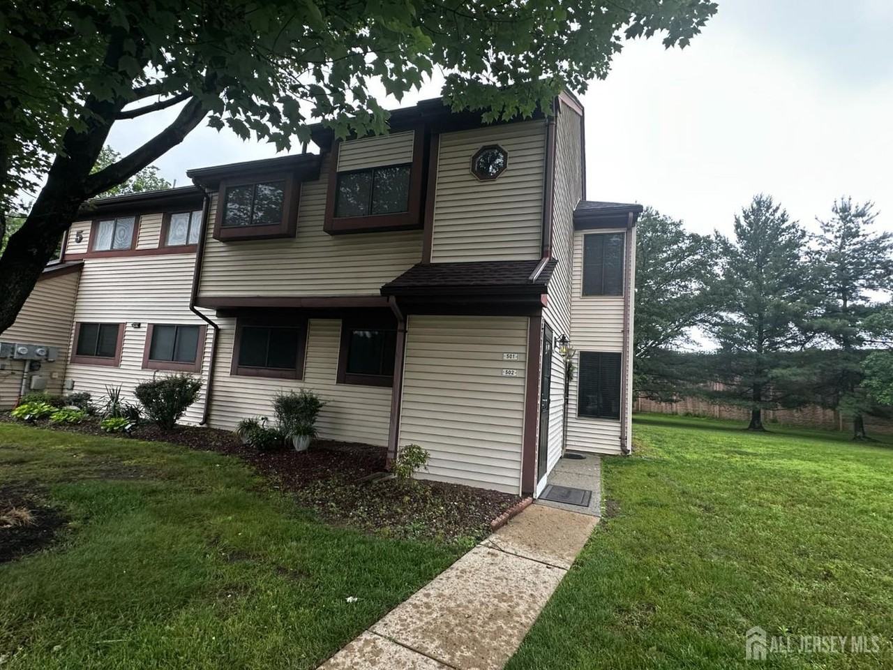 502 Samuel Ct #502 - Photo 2 of 8