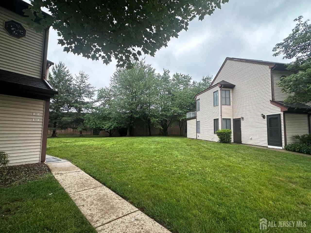 502 Samuel Ct #502 - Photo 3 of 8