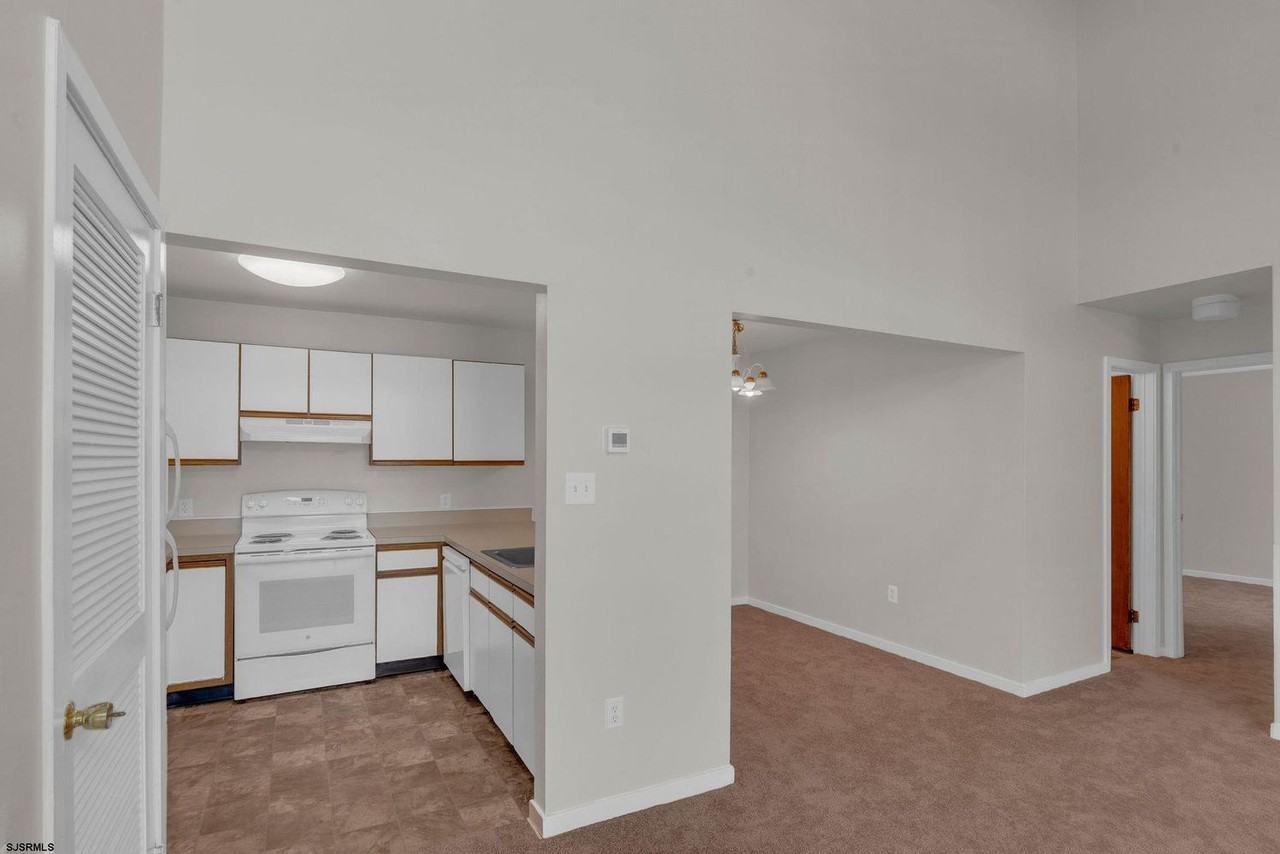 303 Heather Croft #303-303 - Photo 3 of 31