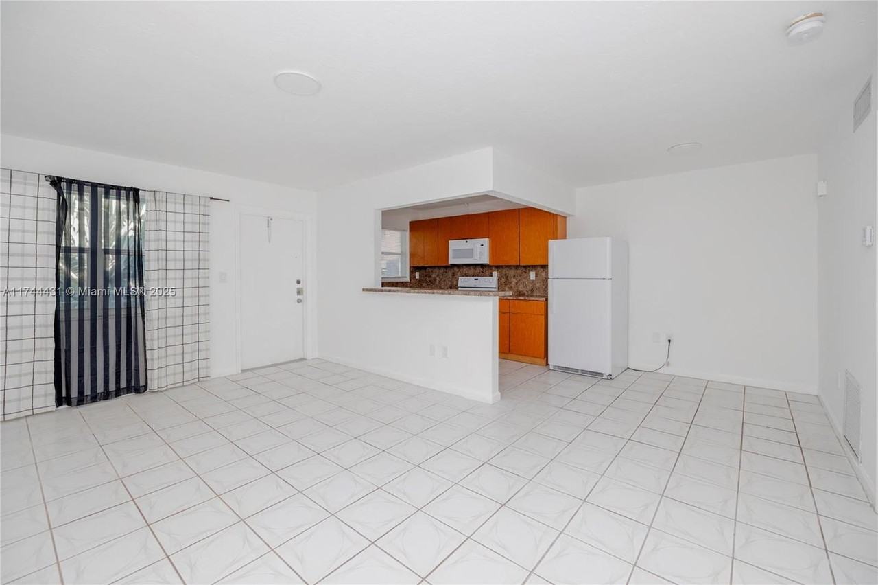 1060 Ne 78th St #8-8 - Photo 2 of 21