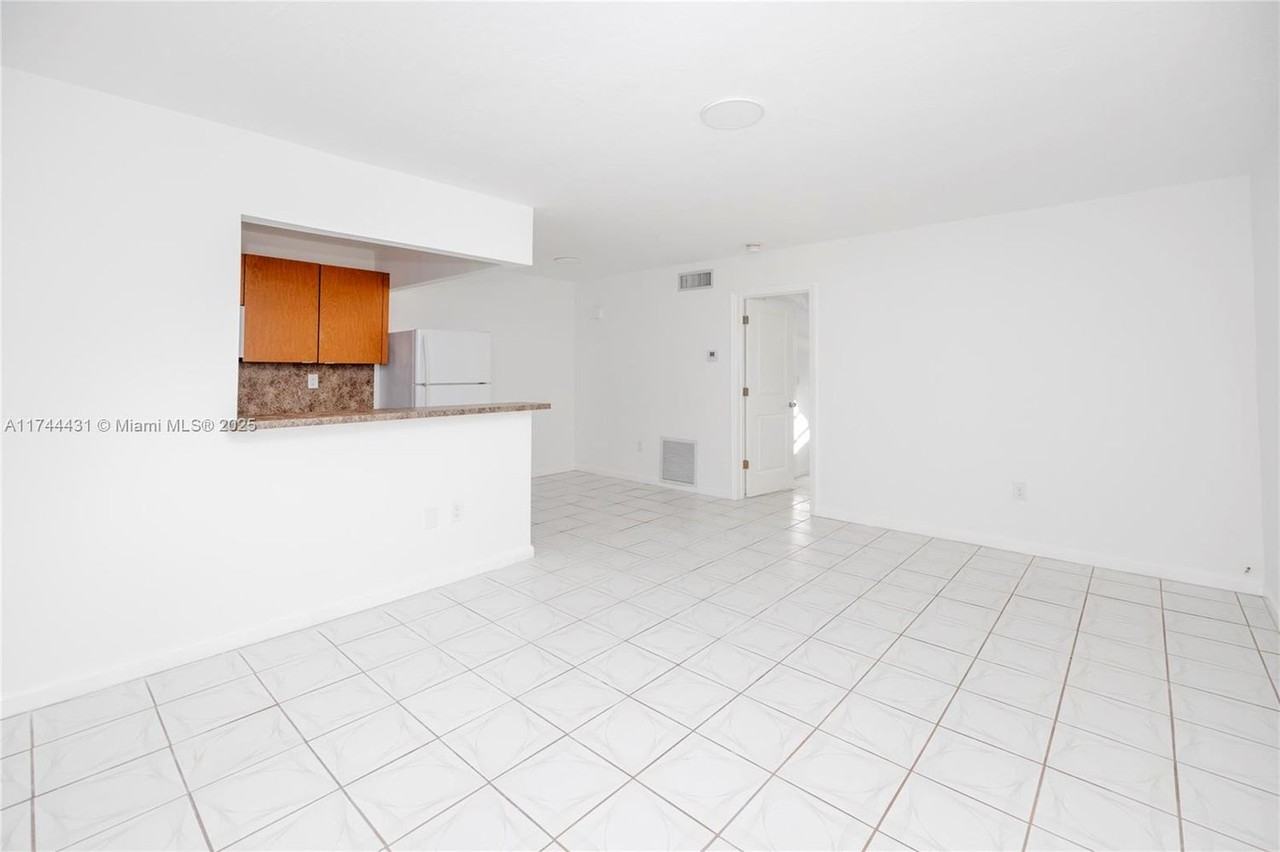 1060 Ne 78th St #8-8 - Photo 3 of 21