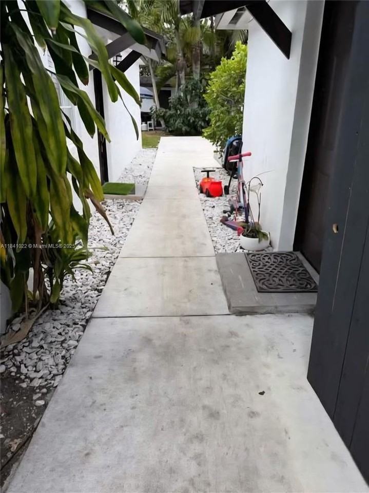 4901 Sw 98th Avenue Rd #1-1 - Photo 2 of 9