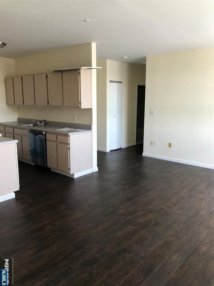 40 Washington Ave #B3B3 - Photo 2 of 9