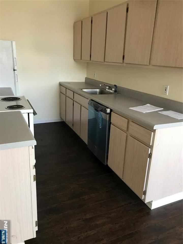 40 Washington Ave #B3B3 - Photo 3 of 9