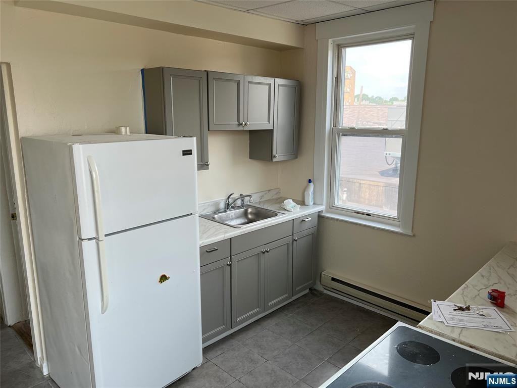 82 Park Ave #3-3 - Photo 3 of 9