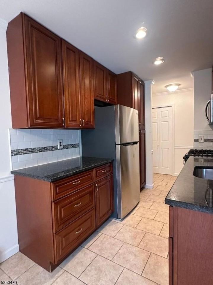 17 River Rd #HH - Photo 2 of 16