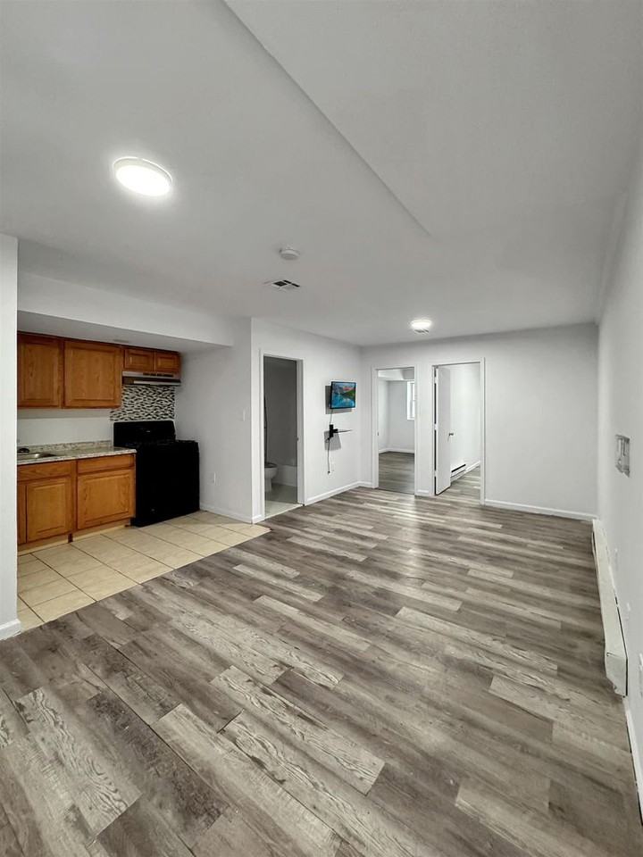 117 Carteret Ave #117 - Photo 2 of 6
