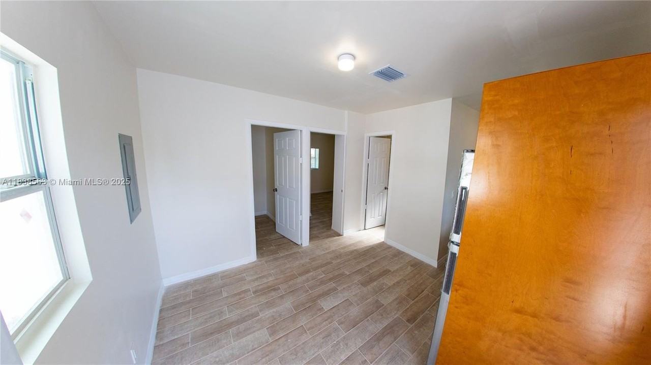2940 Nw 88th St #BB - Photo 2 of 8
