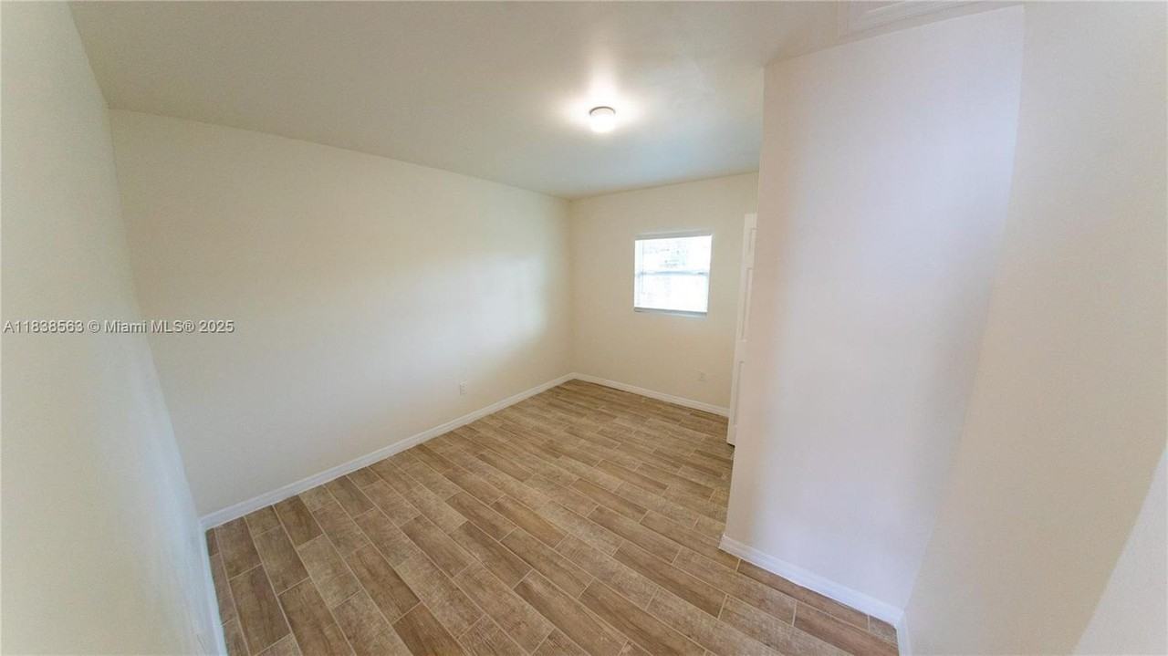 2940 Nw 88th St #BB - Photo 3 of 8
