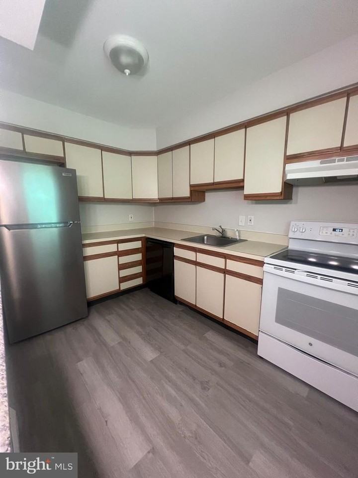 208 Garnet Dr #208 - Photo 3 of 15