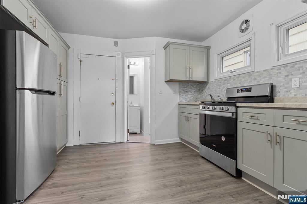 262 Parker Ave #262 - Photo 3 of 11